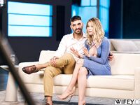 La Fantasía de Esposa Caliente de Sammm con un Hombre Negro mientras Alex Observa