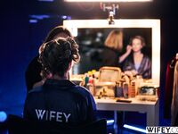 La Primera Vez de Serenity como Hotwife: Excitada y Dominante, con su Esposo Sr. Cox