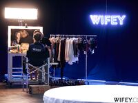 La Primera Vez de Serenity como Hotwife: Excitada y Dominante, con su Esposo Sr. Cox