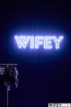 La Primera Vez de Serenity como Hotwife: Excitada y Dominante, con su Esposo Sr. Cox