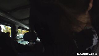 Viaje Picante de Yui Kyouno Carnal en el Auto y Audición de Felación