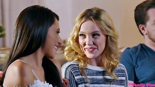 Natale Creampies Divertimento in Famiglia con Hime Nikole e Kyle S17E1