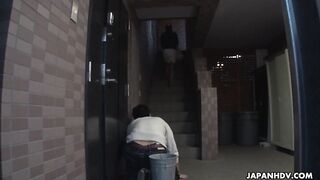 Placeres Adúlteros de Akari Asayiri Desnuda con Admiradores Lascivos