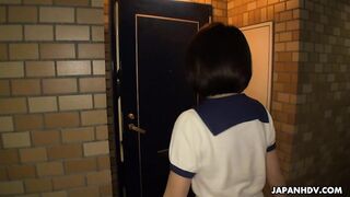 Ruri Narumiya chez un fan pour une aventure intime