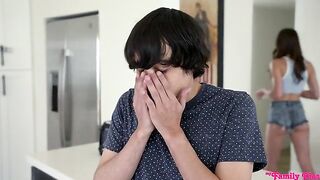 Rickys selbstgemachte Muschi-Ärmel und die Überraschung mit der Stiefschwester - S21:E2