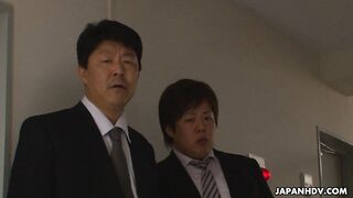 Reiko Kobayakawas Büroorgie mit Chefs die heiße rosa Muschi ficken