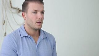 O encontro proibido de Holly e Codey na cozinha - A lição da madrasta