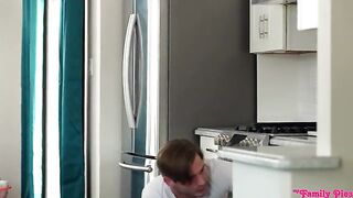 Madastra Marii Monta Nathan Bronson Para Foda Matinal Ou Café - T27:E4