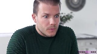 Belle-mère Odetta rejoint le fils de son mari Codey et son amie Leana pour un plan à trois - S18:E8