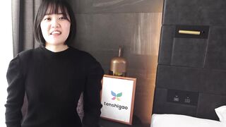 Moeka Tachibana 27 entdeckt ihr erstes Porno-Video nach Jahren des Solo-Spiels
