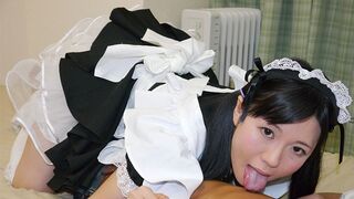 Service de ménage sans culotte de Mai Araki la gouvernante torride en action