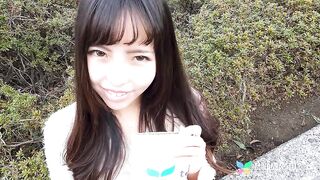 Serveuse de café félin nue Minami Sato ronronne pour le jeu