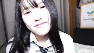 Mei Hotta en uniforme Jouets vibrants et démonstration de masturbation