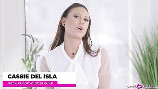 Cassie Del Isla insegna al figliastro Jimmy Michaels a leccare la fica