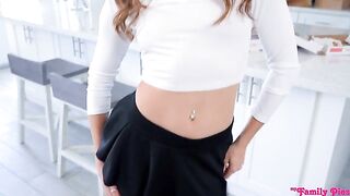 Katie befiehlt Stiefvater Damon sie zu vögeln während sie so tun als wären sie verheiratet - S34:E2
