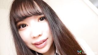 Mio Ito l'étudiante japonaise espiègle Joy de ses dix-huit ans