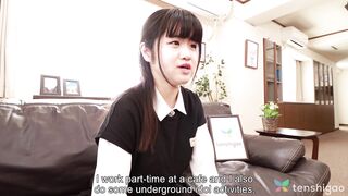 Ragazza inesperta Otoka Aoki al suo primo servizio professionale