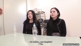 Madrasta Chiharu Yabuki Lambe a Buceta da Entrajada Yui