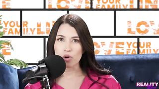 Confesión en el Armario de Demi Cogida Masturbándose por su Hermano - T6:E5