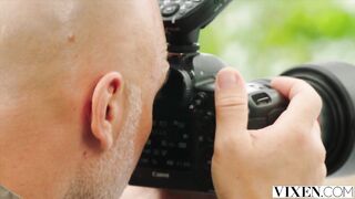 Freche Model Barbie reizt ihren dominanten Fotografen