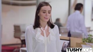 Primeiro Fantasia DP de Lana Rhoades com TUSHY