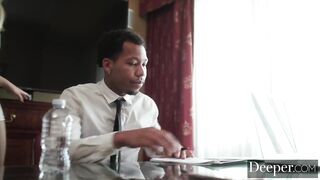 L'Escapade Professionnelle d'Alexa Où le Travail Rencontre le Désir