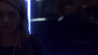 Le Jeu Sombre de la Laisser-aller de Gabbie Carter Vers la Domination