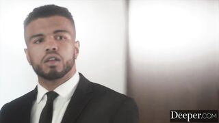 Averys Schlüssel entsperrt die Lust der Sub während der Ehemann unterhält