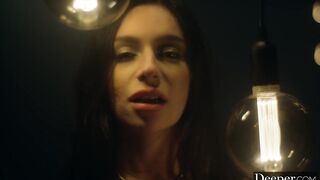 Amordaçada, Dominada: A Odisseia de April no Kink do Nightclub