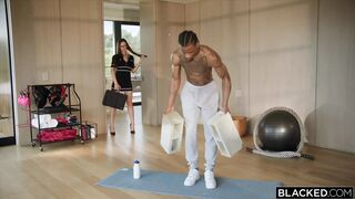 Les Exercices Intimes de Sarah Coquine Pendant l'Absence de son Mari