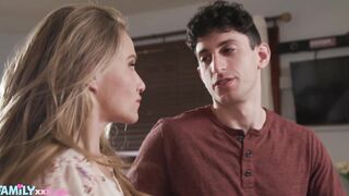 Athena Anderson, Milf-Stiefmutter, verführt Stiefsohn Nick zu offenem ehrlichem Sex