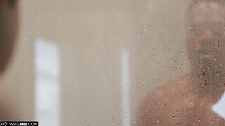 Surpresa Anal de BBC com Jade Valentine no Chuveiro