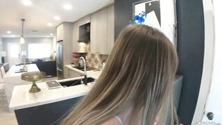 Leah Lee sucht diskrete Orte für verborgenes Vergnügen