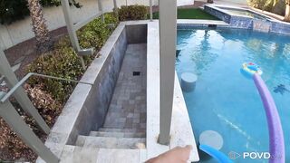 El Placentero Baño de Natalia en la Piscina