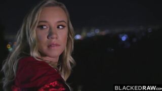 Namorado Cornudo Vê Bailey Com um Estranho Misterioso