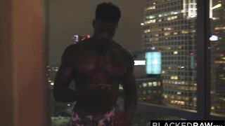 Ryan Come a Esposa Gorda Após Tensão no Trabalho