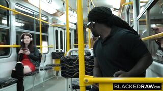 Misha's Flirt No Ônibus Noturno Da Cidade Vira Sujo