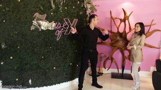 Kimmy découvre le donjon de Brock lors d'une visite à domicile