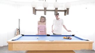 Stiefbruders Poollehrer bietet Privatstunde