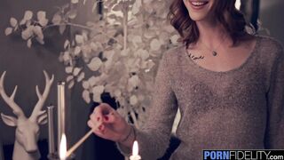 Katy Kiss réchauffe le membre dur de Ryan cet hiver