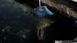 Le type de la piscine se fait payer en crème