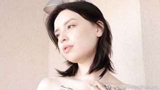Placer Solitario de Karolina Geiman Nuda Afeitada
