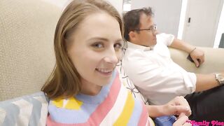 Vater darf es nicht erfahren - S9:E1: Stiefgeschwister riskieren alles für heimliches Fick im Wohnzimmer