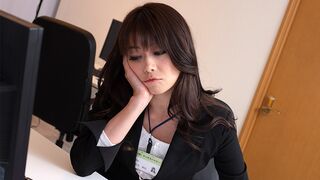 Le Patron de Maki Hojo la Baise pour Gagner sa Confiance
