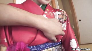Aventure de fellation profonde en kimono de Yuria Tominaga