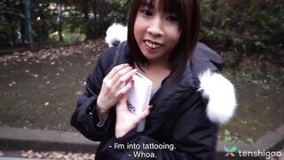 Saki Tubasa con Tatuaggi Delizia con Piedi e Figa